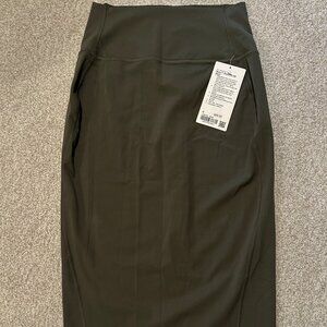 Lululemon slim-fit high-rise Nulu skirt in army green NWT